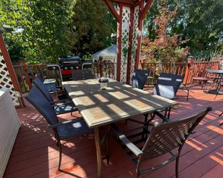  Stunning full size outdoor dinning table and chairs