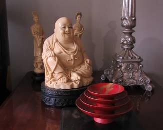 Many decorator pieces