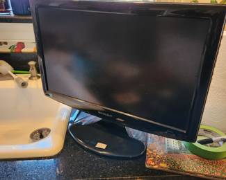 Sharp LC-19SB25U 19" 720p HD LCD Television, no remote