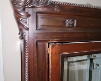 armoire detail