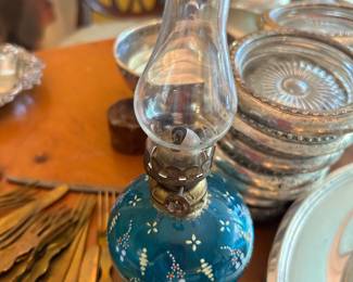 Miniature oil lamp