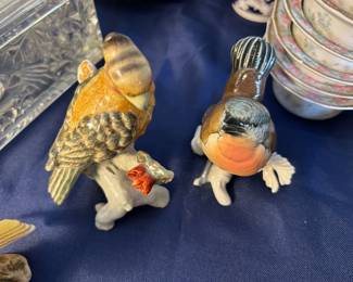 Bird figurines