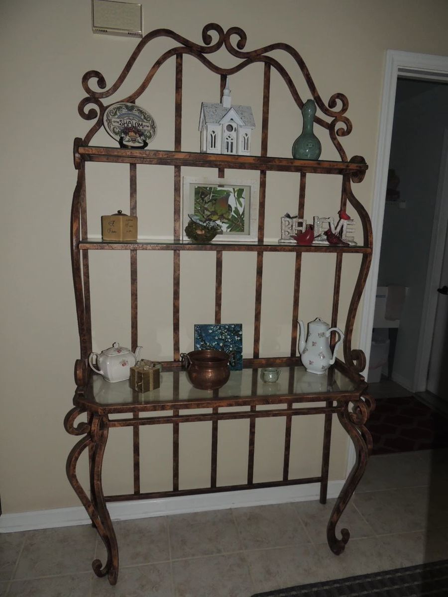 HOBART, IN. ESTATE SALE CLEAN & NICE starts on 10/27/2023