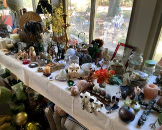 Beautiful decorative items, candles, more piggies.