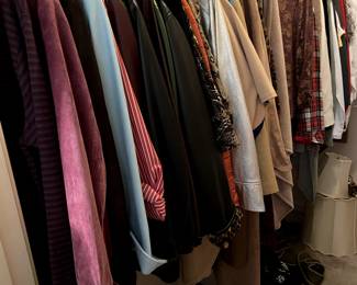 The closets are full of name brand ladies' clothing in M-XL.  Also, shoes, scarves, belts and more!