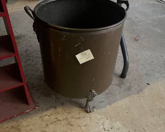 Metal pot
