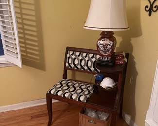 Gossip bench   lamp