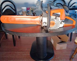 Stihl MS250 - Chainsaw - includes oil and extra blade.