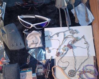 Radar Detector - Necklaces - Guess Sun Glasses