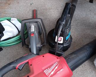 Milwaukee Blower - Leaf Blower - Pruner 