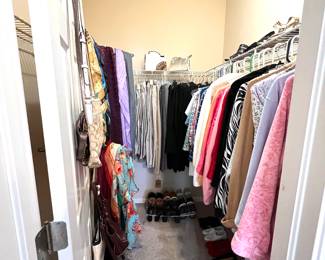 Ladies Closet - Scarves - Clothing Size Large & 12