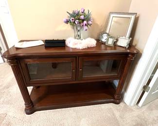 2 Door Display Cabinet 