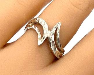 #29 • Sterling Silver Freeform Ring - Size 6
