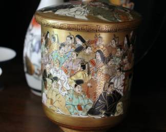 Pair Kutani tea cups