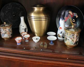 Pair Kutani tea cups, other Asian porcelains