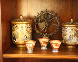 Pair Japanese Kutani tea cups