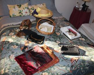 Assorted vintage purses