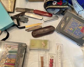 Pocket knives, patches & medals