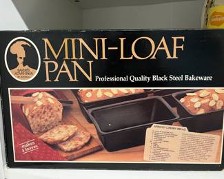 Open box mini-loaf pan