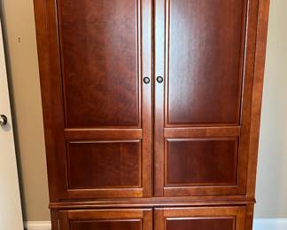 Armoire/entertainment cabinet