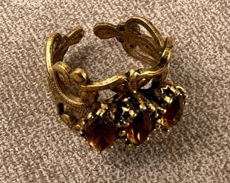 Vintage goldtone ring