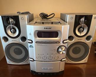 Vintage Sony radio/cassette player with speakers