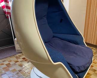1970s Egg Chair WORKS!! Made by Lee  Company. We are taking OFFERS! Is available for pre-sell! 
Email your offer to Carryonestate@gmail.com or text to 615-405-1680