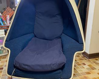 1970s Egg Chair WORKS!! Made by Lee  Company. We are taking OFFERS! Is available for pre-sell! 
Email your offer to Carryonestate@gmail.com or text to 615-405-1680