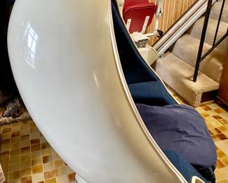 1970s Egg Chair WORKS!! Made by Lee  Company. We are taking OFFERS! Is available for pre-sell! 
Email your offer to Carryonestate@gmail.com or text to 615-405-1680