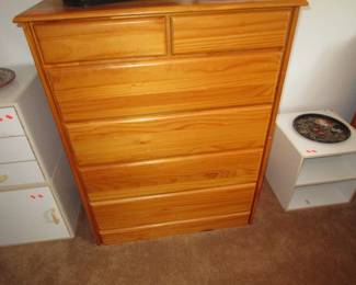 Pine dresser