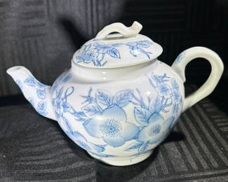 Ceramic teapots