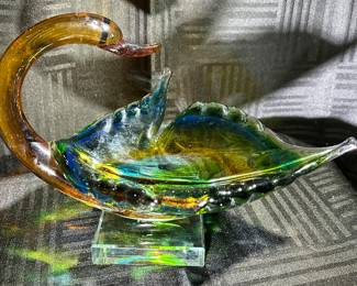 Swan art glass bowl