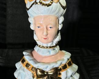 Marie Antoinette Porcelain/Ceramic Salt & Pepper Shakers with Magnet
