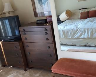 Mid-century dresser and tall dresser

75$ each