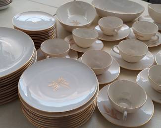 Lennox chine dinner set 

85$ for all the pcs