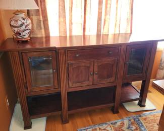 Separate server, lighted, with glass interior shelves.