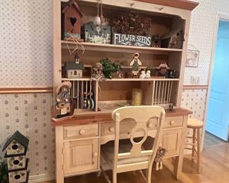 Desk / Hutch