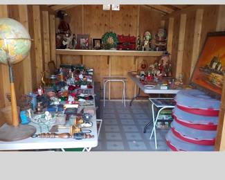  Back Shed is Dedicated to Lots and Lots of Nice X-Mas items. Many are old/collectible...