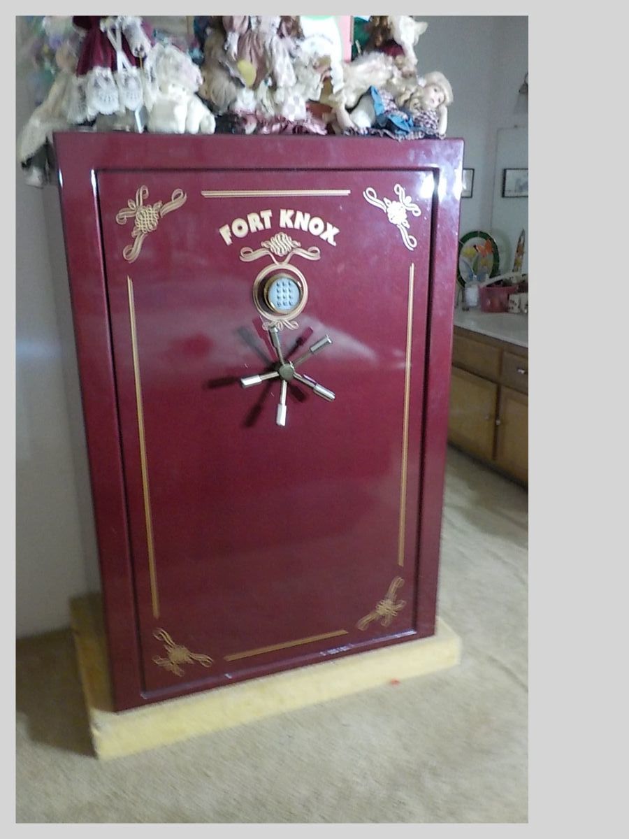 FORT KNOK Executive 10000 S.V.&nbsp;SAFE  Asking price will be $4,250.00