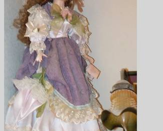 Many Collectible Dolls 