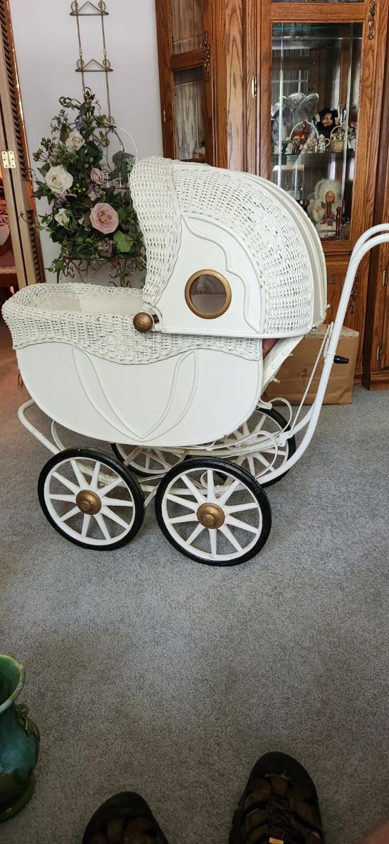 Huge Pop UP Estate Sale Shorewood starts on 10/20/2023