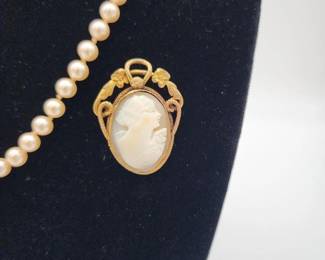Faux Pearl Napier Necklace & Gold Tone Cameo Pin/Pendant