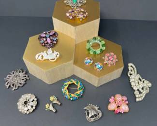 Vintage Costume Jewelry Brooches - Weiss Clear Rhinestone Brooch