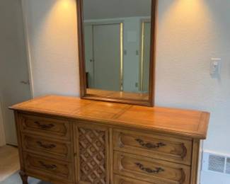 Vintage 1960s Thomasville Lowboy Dresser w/Mirror - Excellent Condition