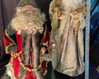 Santas, big measured