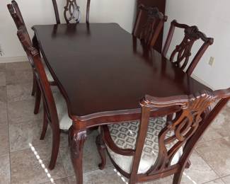 Dining Table with 6 chairs and 1 leaf