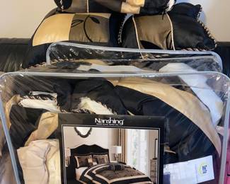 Several bedding sets, assorted sizes