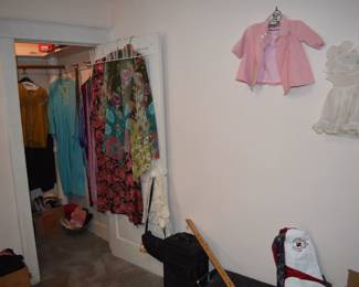 Middle Bedroom Overview