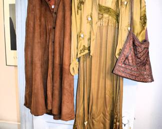 Begin Middle Bedroom Close Up Photos