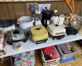 Plenty of kitchen wares 